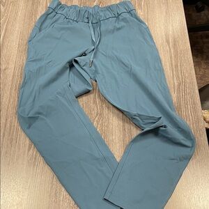Lululemon on the fly pant 4